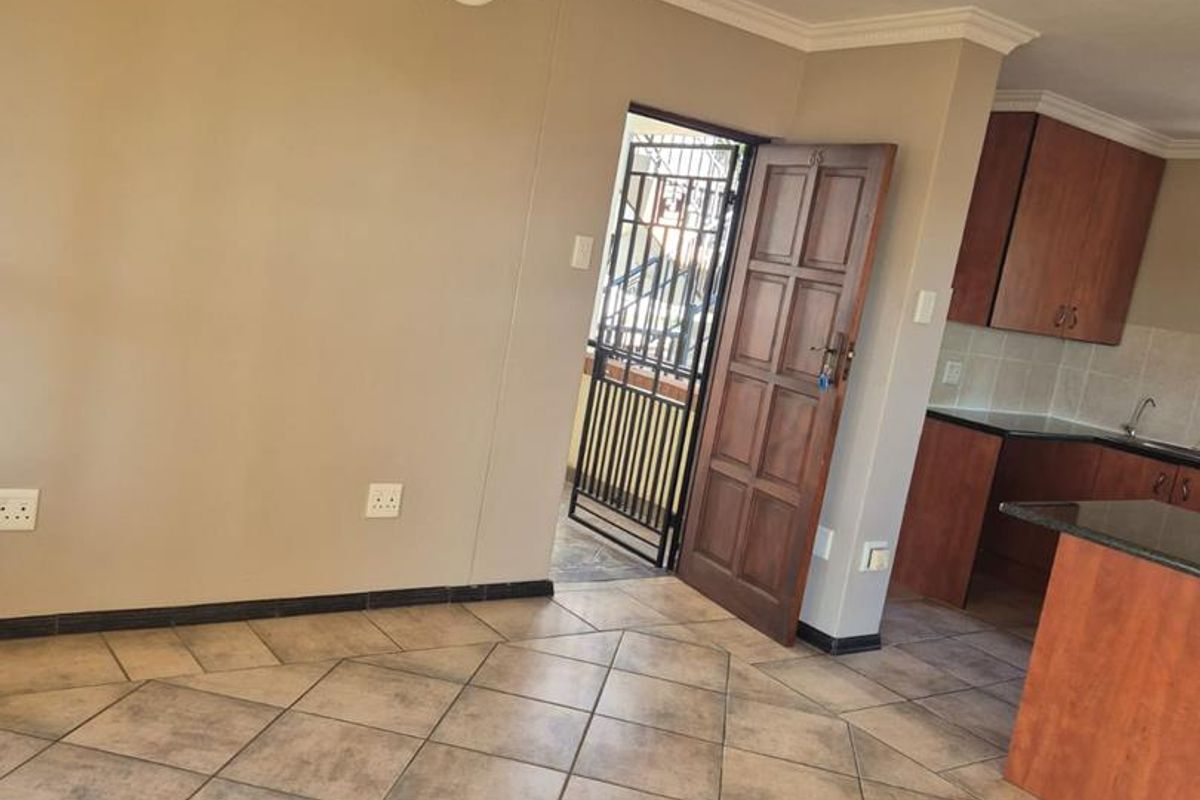 2 Bedrooms 2 Bathrooms and 2 Garages - Photo 2