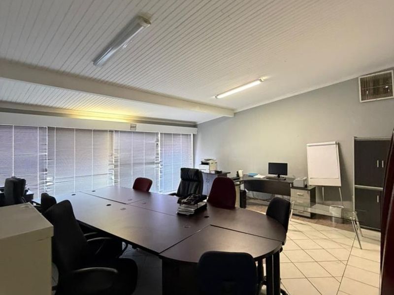 Office Building To Let — Luxury Hill, Klein Windhoek - Photo 10