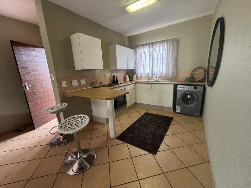2 Bedroom 1 Bathroom Townhouse For sale in Princess Roodepoort - Photo 9
