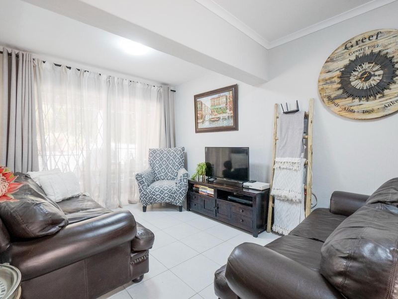 Modern duplex unit - Photo 6