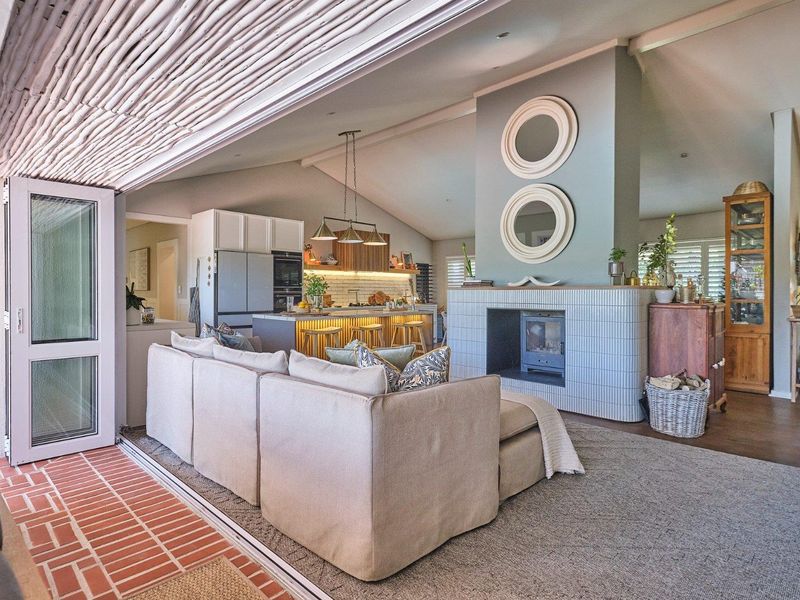 Magnificent Stylish modern family home and Entertainers dream - Photo 8