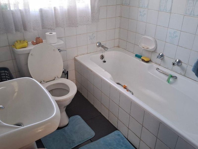 Low Maintenance Facebrick Gem: Work & Live Here! - Photo 6