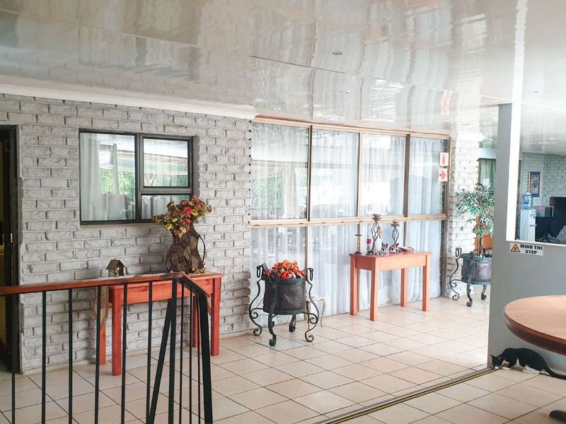 22 Bedroom guest house for sale in Pretoria north at the foot of the mountain. - Photo 3
