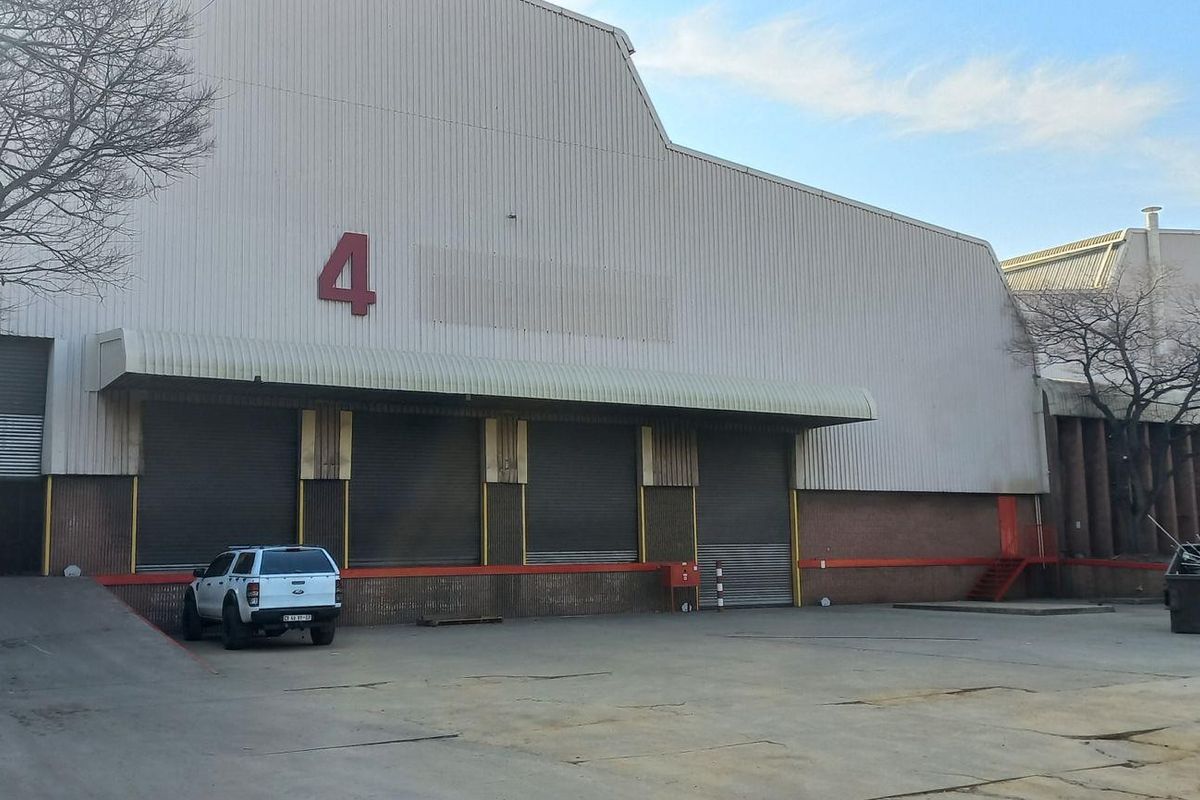 7 242m2 Alrode Warehouse To Let - Photo 3