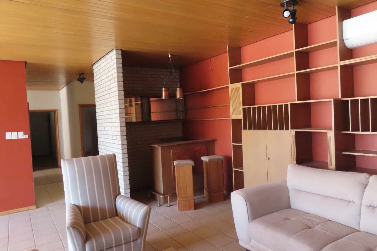 In the heart of Klein Windhoek but needing attention - Photo 4