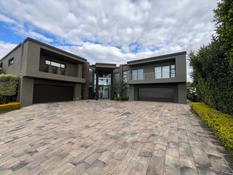 A Masterpiece of Luxury Living in Blue Valley Golf Estate - Photo 2