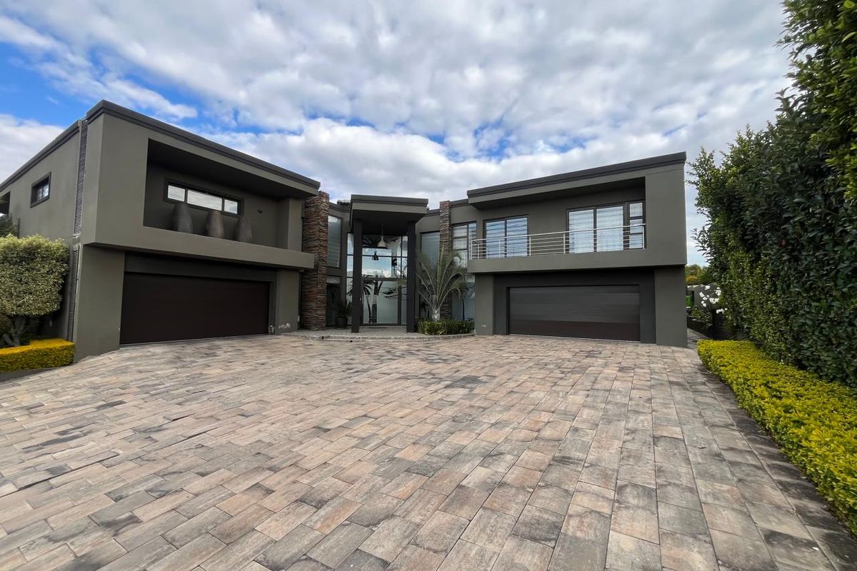 A Masterpiece of Luxury Living in Blue Valley Golf Estate - Photo 2