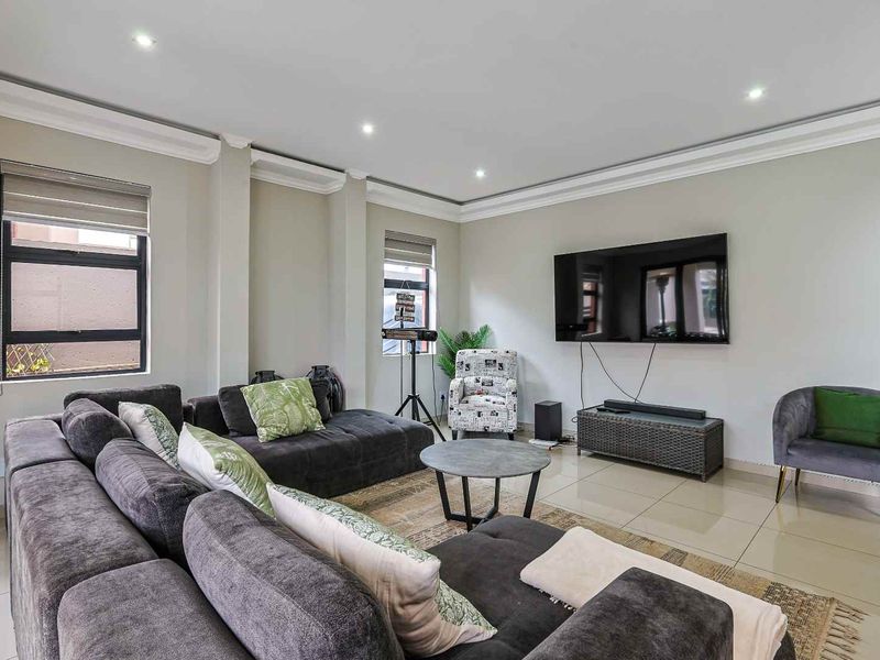 Luxury Family Living in The Hills Game Reserve Estate - Photo 8