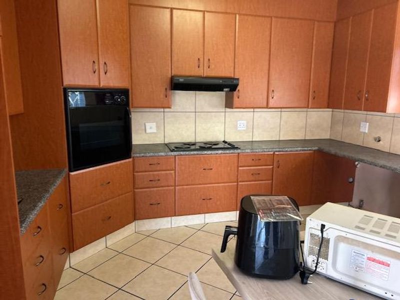 Garden Cottage For Rent in Brackenhurst - Photo 2