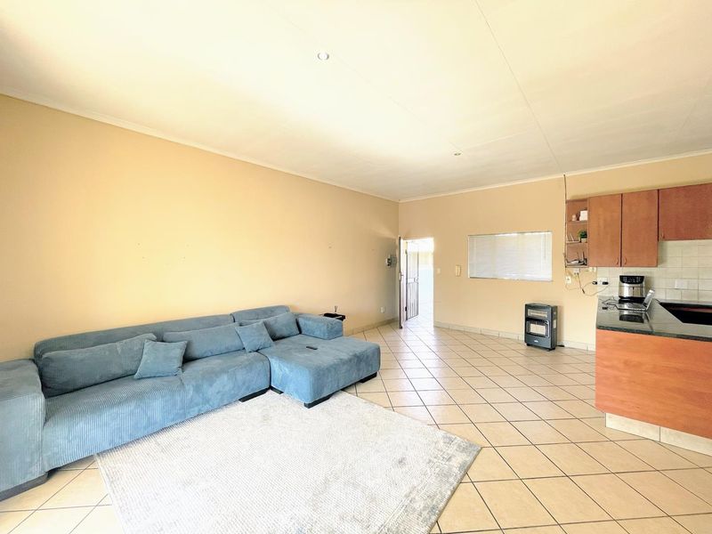 Spacious living, Prime location, Exceptional investment potential. - Photo 3