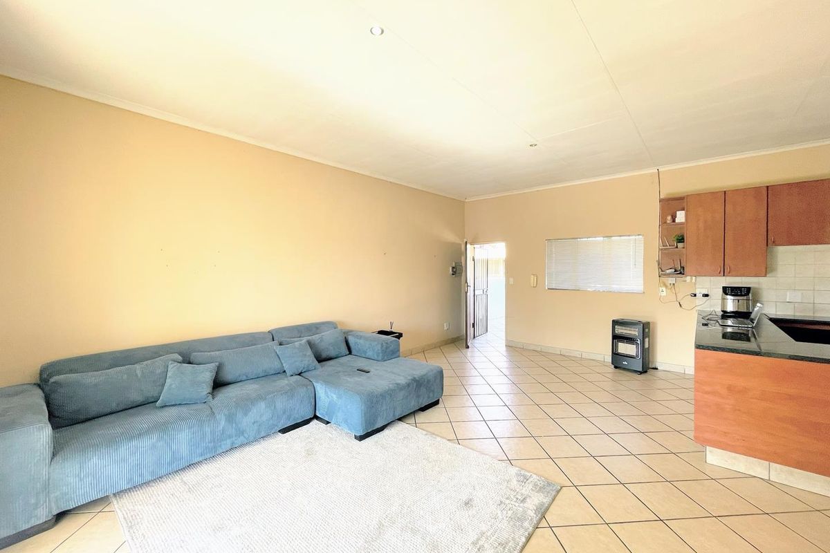 Spacious living, Prime location, Exceptional investment potential. - Photo 3
