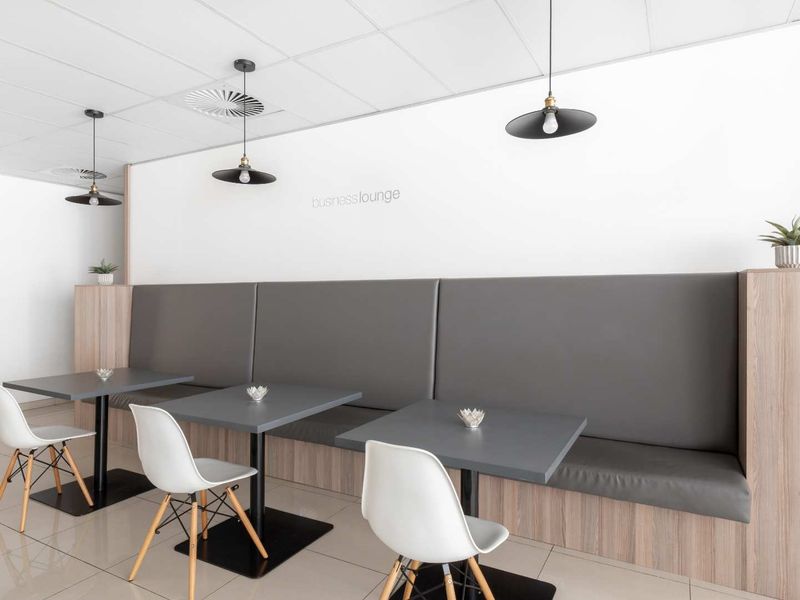 Private office space for 5 persons in Regus West Rand Clearwater - Photo 4