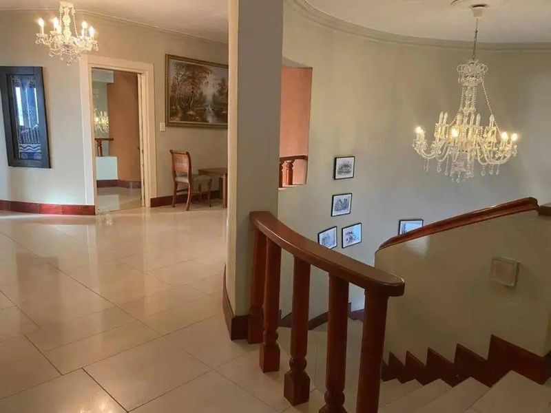 Luxurious 9-Bedroom Oceanfront Guesthouse in Vogelstrand - Photo 4