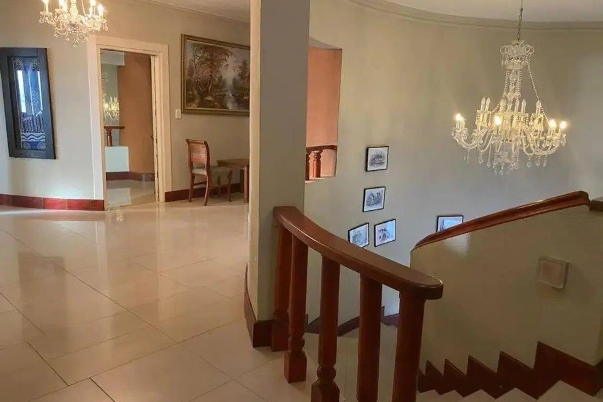 Luxurious 9-Bedroom Oceanfront Guesthouse in Vogelstrand - Photo 4