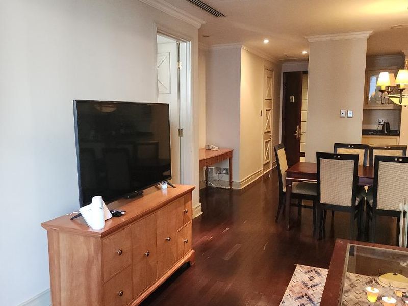 SOPHISICATED AND LUXURIOUS FULLY FURNISHED 1 BED APARTMENT IN THE MICHELANGELO TOWERS. - Photo 6