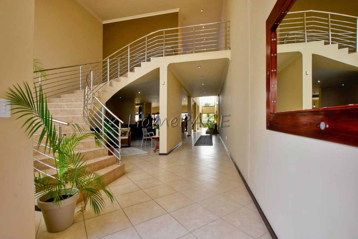 Ext 9, Swakopmund:  BEAUTIFUL, SPACIOUS, ELABORATE Contermporary 5 Bedr Home with Flat - Photo 3