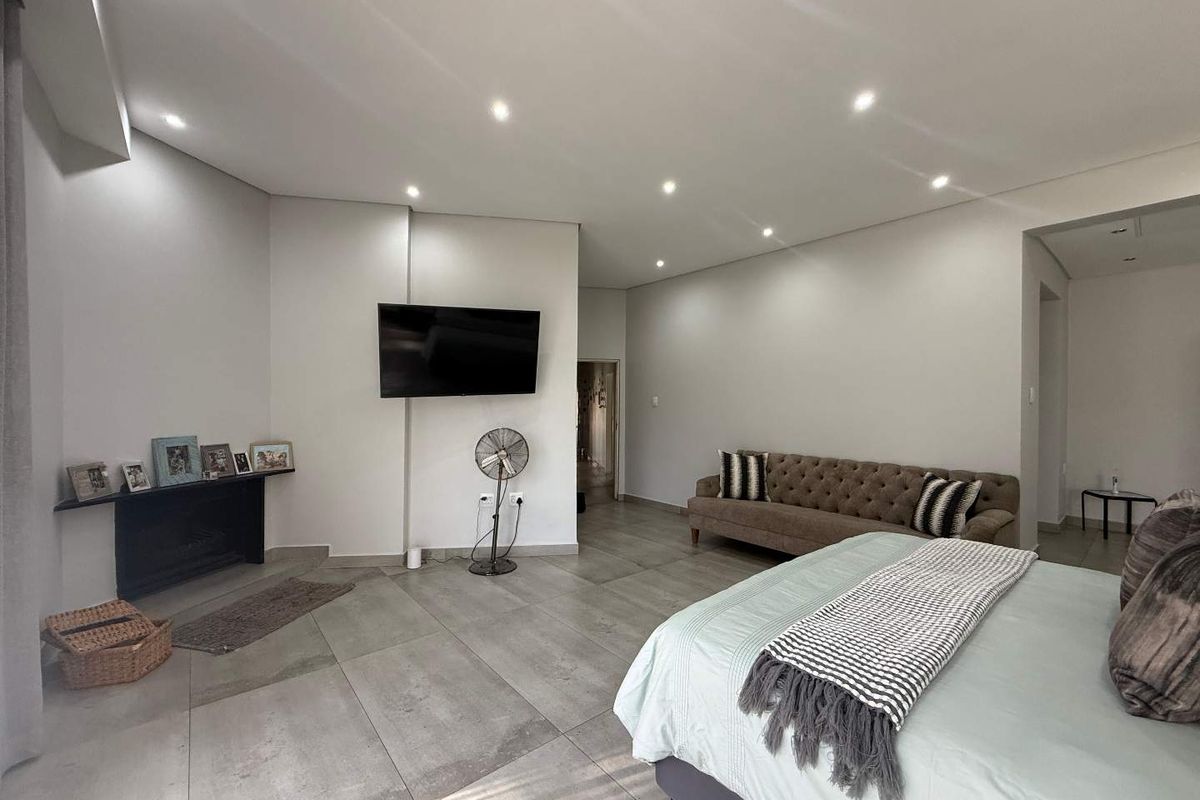 Elegant Family Living with Exceptional Entertaining and Self-Contained Flatlet - Photo 3