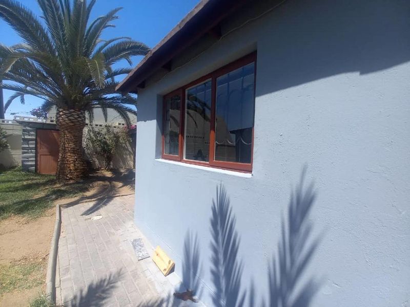 Renovation/Fixer-upper Opportunity  - well located - Prime Vineta - Photo 10
