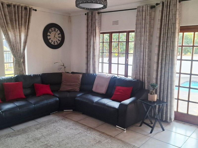 The Perfect Blend of Modern Comfort and Everyday Practicality - Photo 5