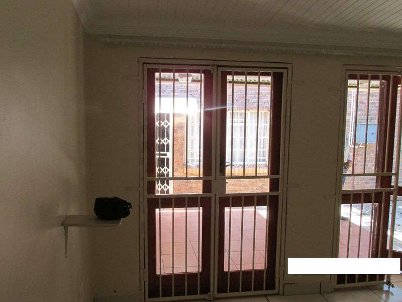 1 BEDROOM COTTAGE TO RENT IN CAPITAL PARK - Photo 9