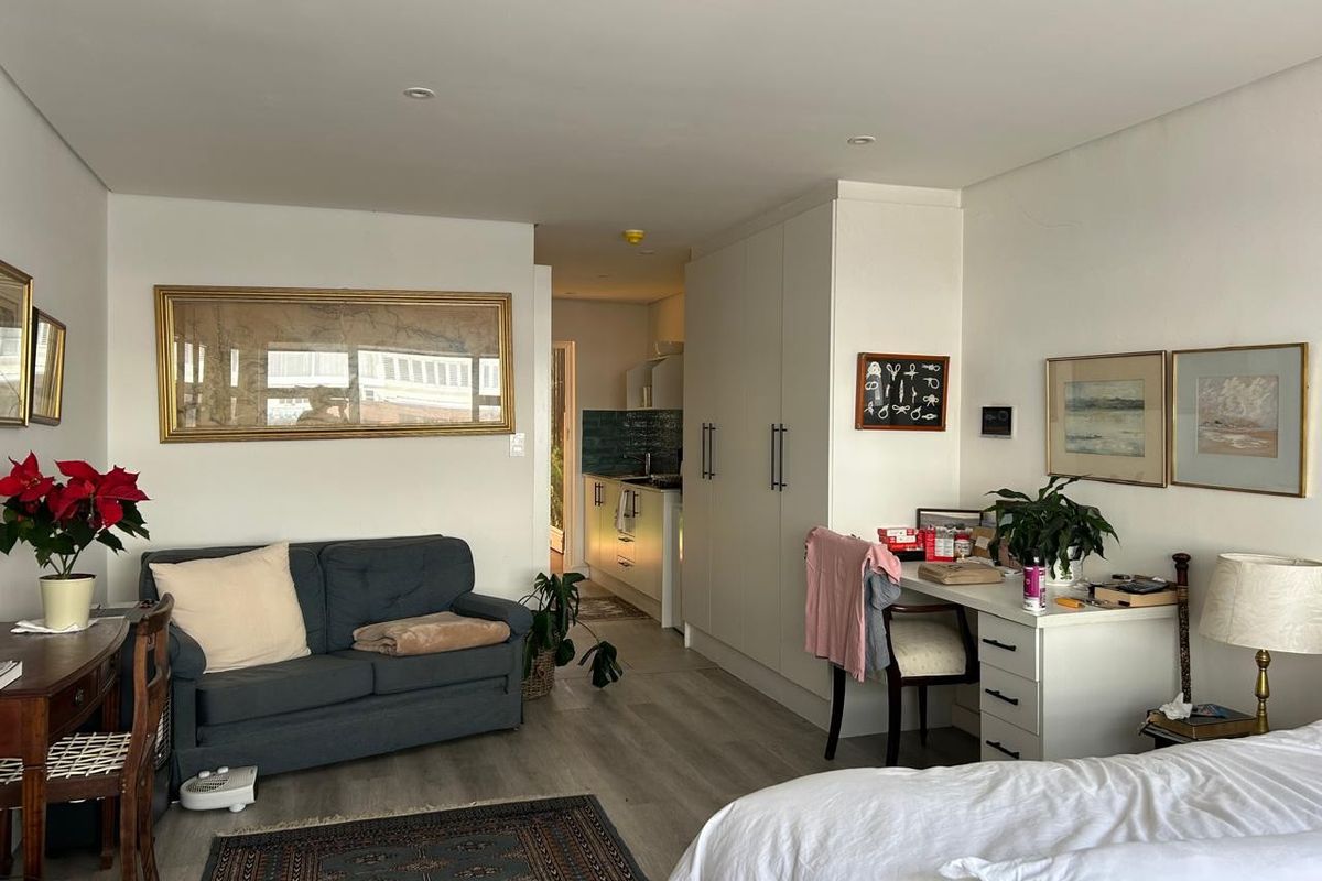 Retirement Block - Newly Renovated Studio Apartment – - Photo 3