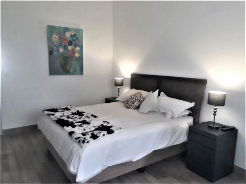 3 Bedroom House with 3 Flats for Sale - Outjo - Photo 7