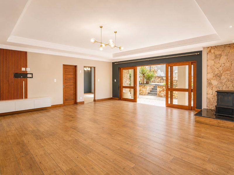 Entertain in Style: Pool, Braai Area & Panoramic Views - Photo 9