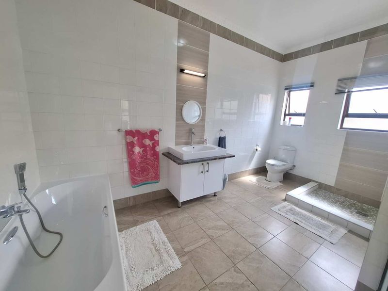 Massive home - Photo 5