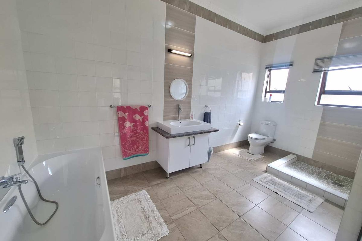 Massive home - Photo 5