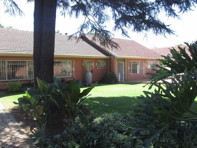 Comfort and space for an extended family in sought after Beyerspark - Photo 3