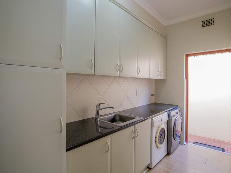 Beautifully Appointed 4 Bedroom Family Home - Photo 7