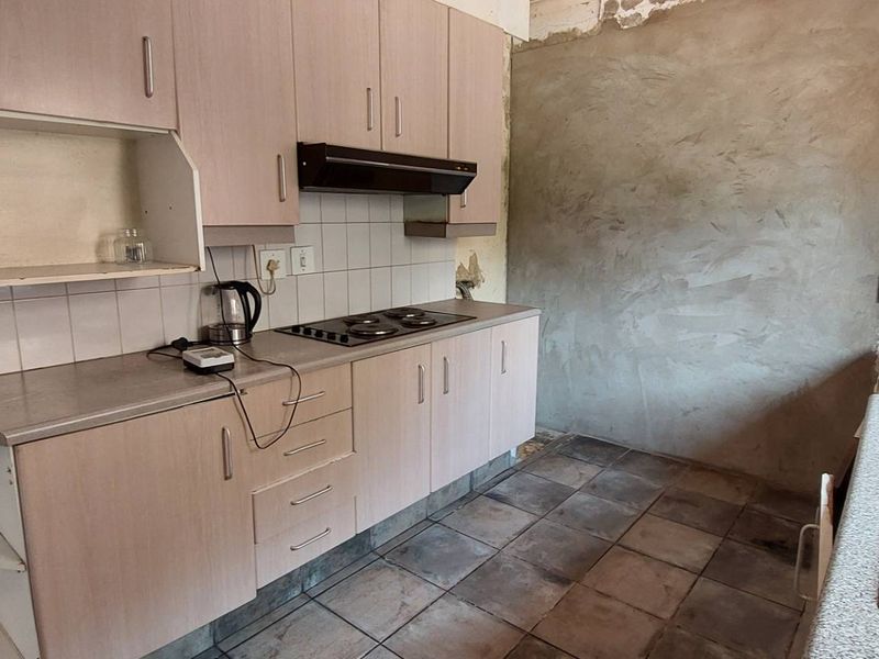 2 Flats, Large Stand and a Main House. - Photo 9