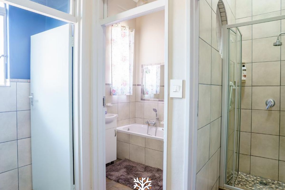 FOR SALE | N$5 500 000.00 | EXCLUSIVE SOLE MANDATE 📍 LUDWIGSDORF, WINDHOEK Potential Rental Income: N$45 000.00 - Photo 2