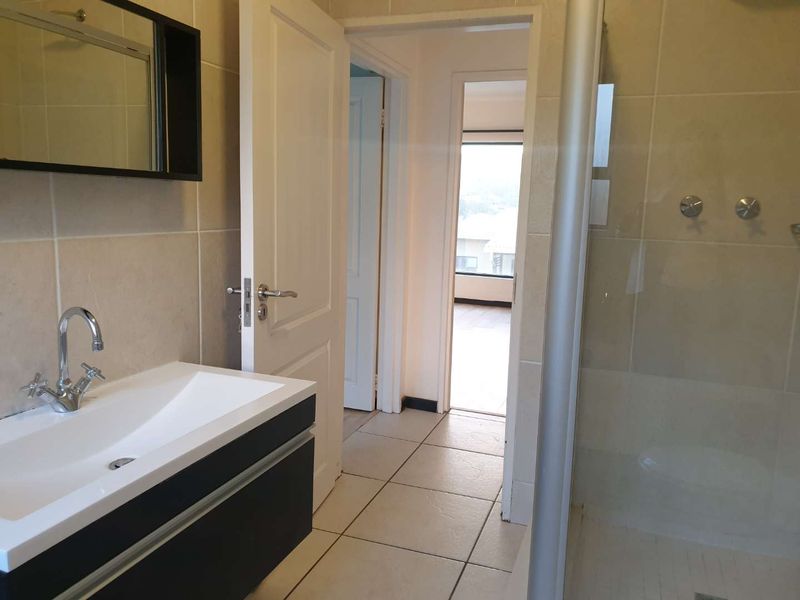 Trendy Lifestyle With Picturesque Views - Photo 9