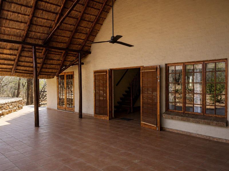 Charming Thatched Home in Canyon Game Reserve - Photo 6