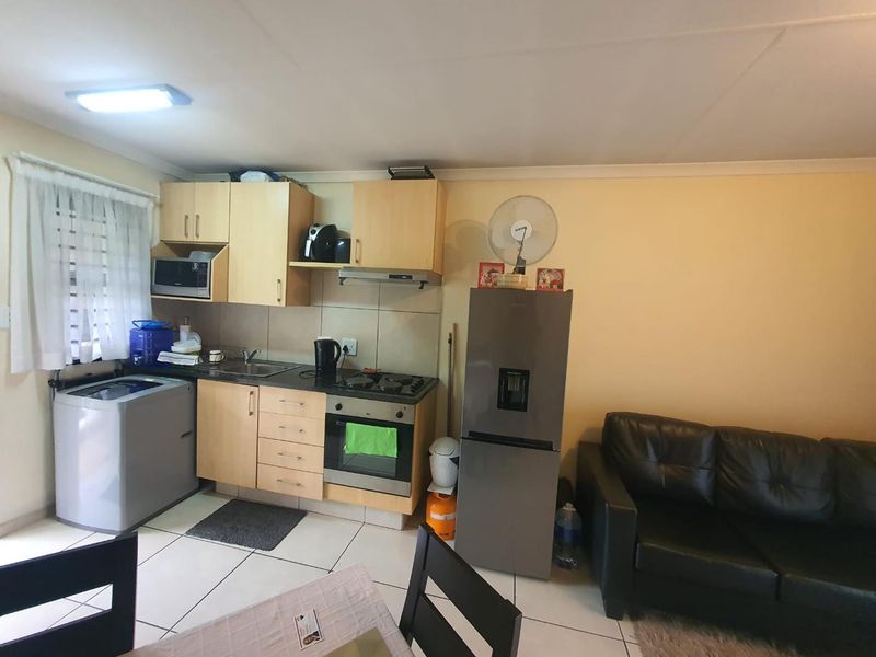 First Time Home Buyer's Townhouse - Photo 3