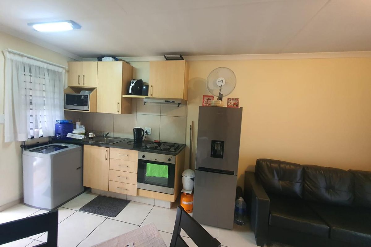 First Time Home Buyer's Townhouse - Photo 3