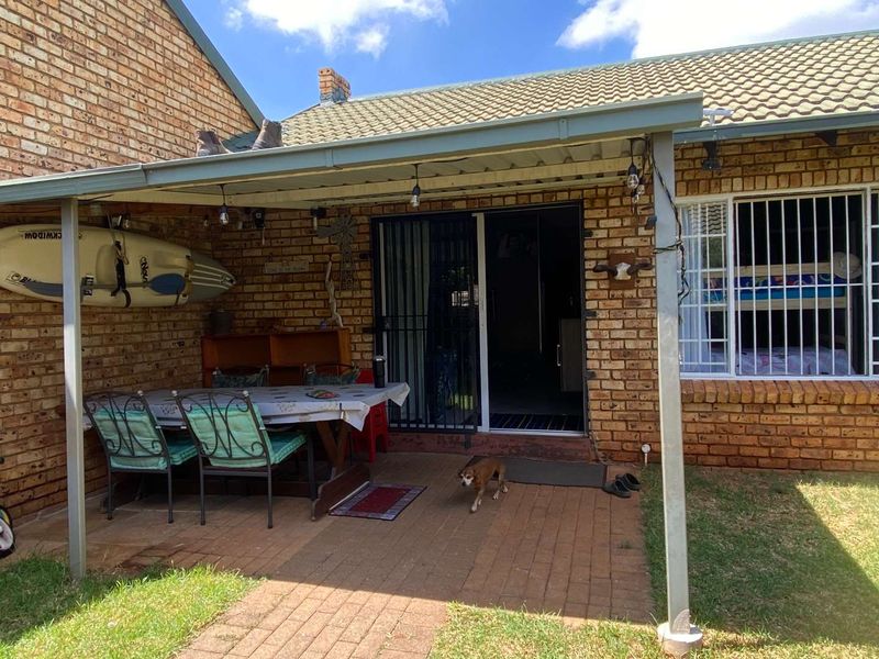 2 Bedroom Townhouse for Sale in Pierre Van Ryneveld. - Photo 3