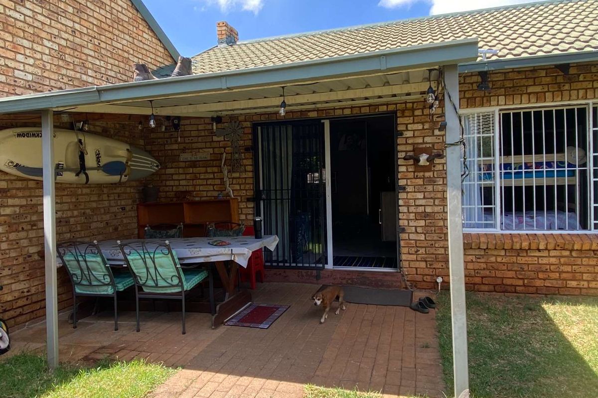 2 Bedroom Townhouse for Sale in Pierre Van Ryneveld. - Photo 3