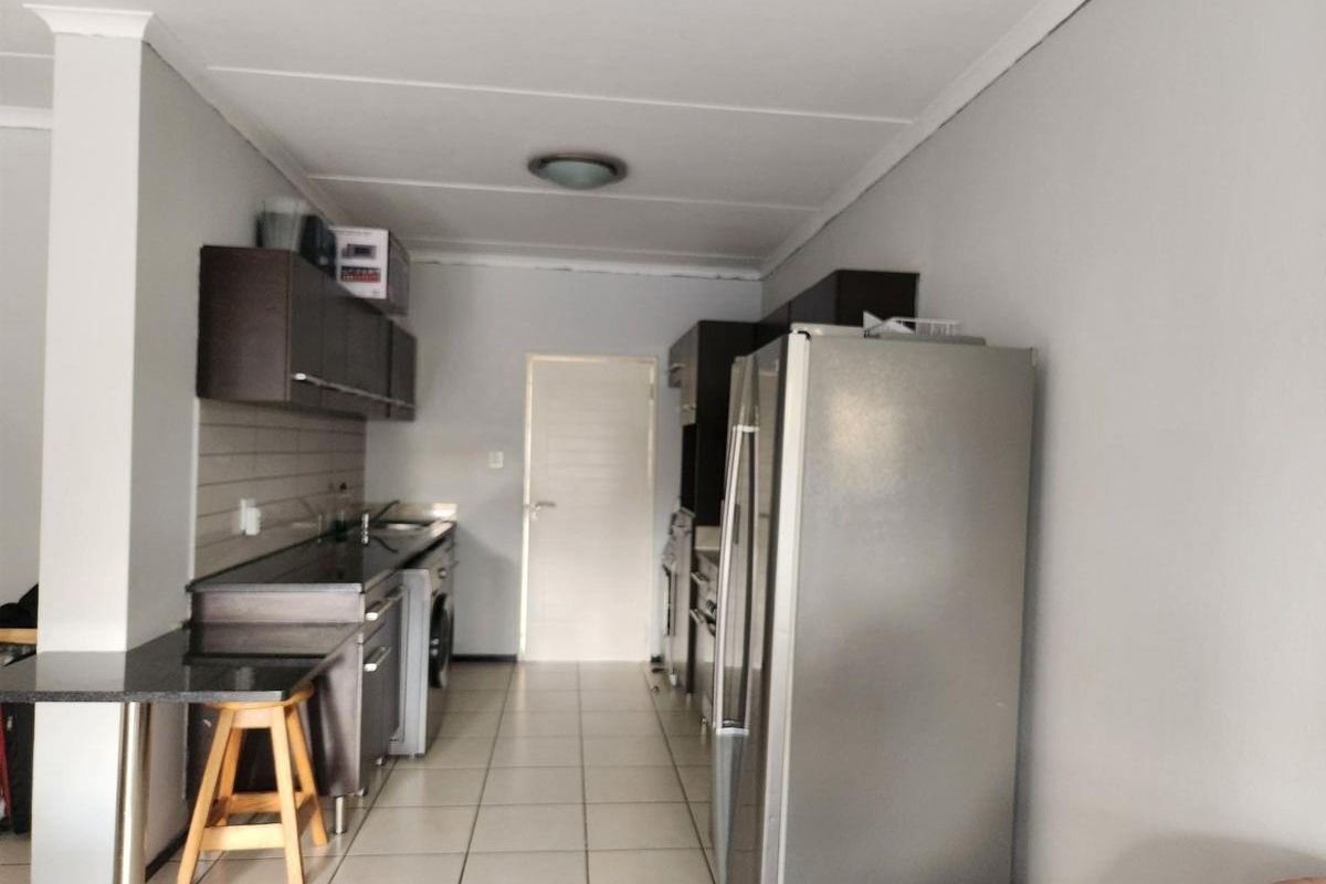 Modern 2-Bed Sanctuary with Scenic Views - Photo 4