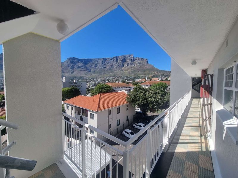 Unfurnished Two Bedroom Apartment To Rent in Tamboerskloof - Photo 2
