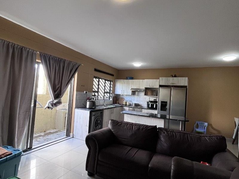 3-Bedroom Townhouse for Sale in Hillary Court, Otjomuise | N$1,200,000 (excluding costs) - Photo 3