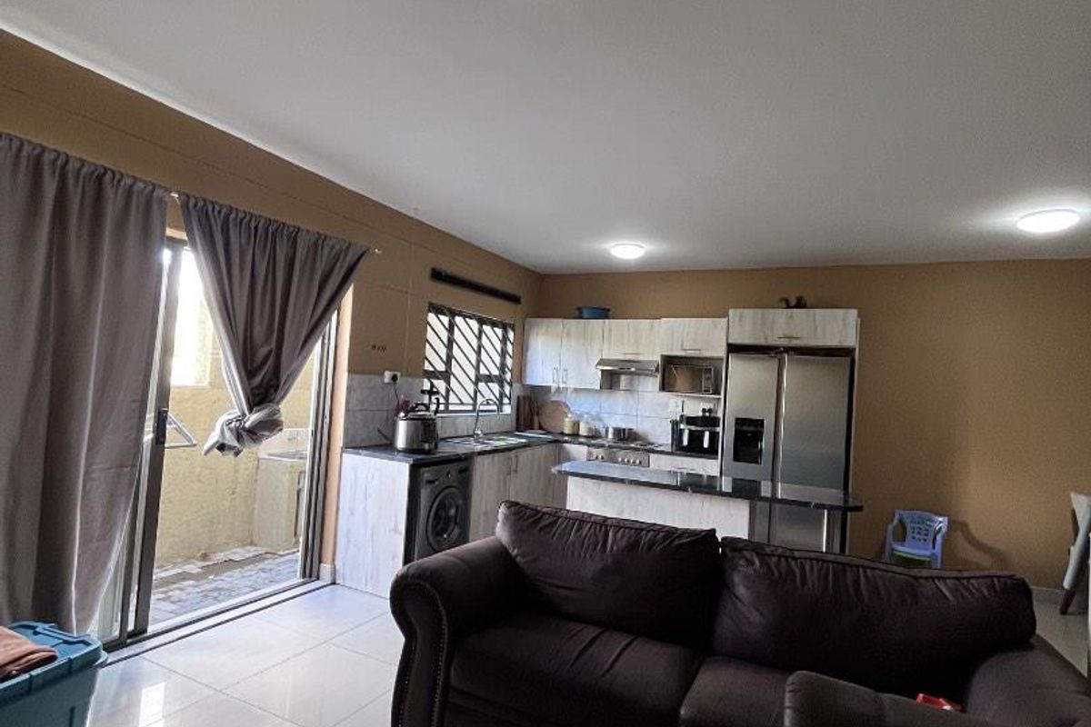 3-Bedroom Townhouse for Sale in Hillary Court, Otjomuise | N$1,200,000 (excluding costs) - Photo 3