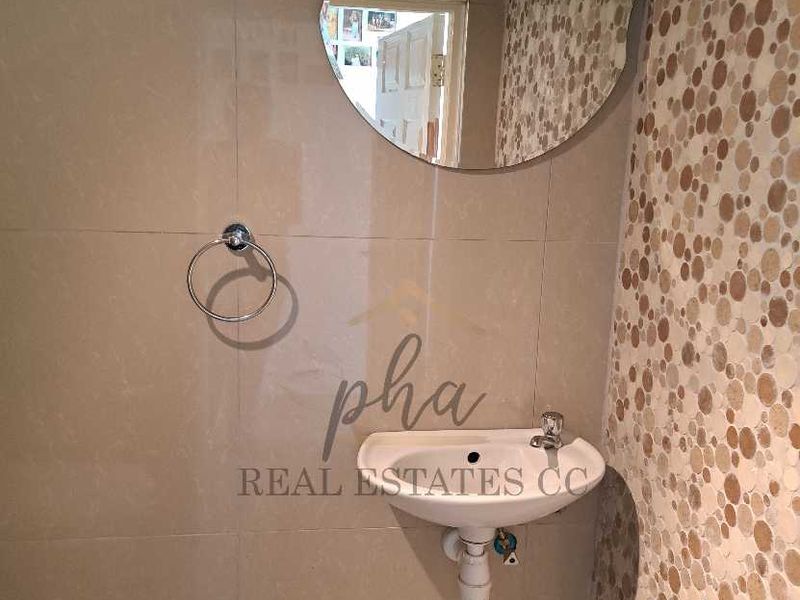 3 Bedr family home for sale in Walvis Bay, selling for N$2.5 mil - Photo 8