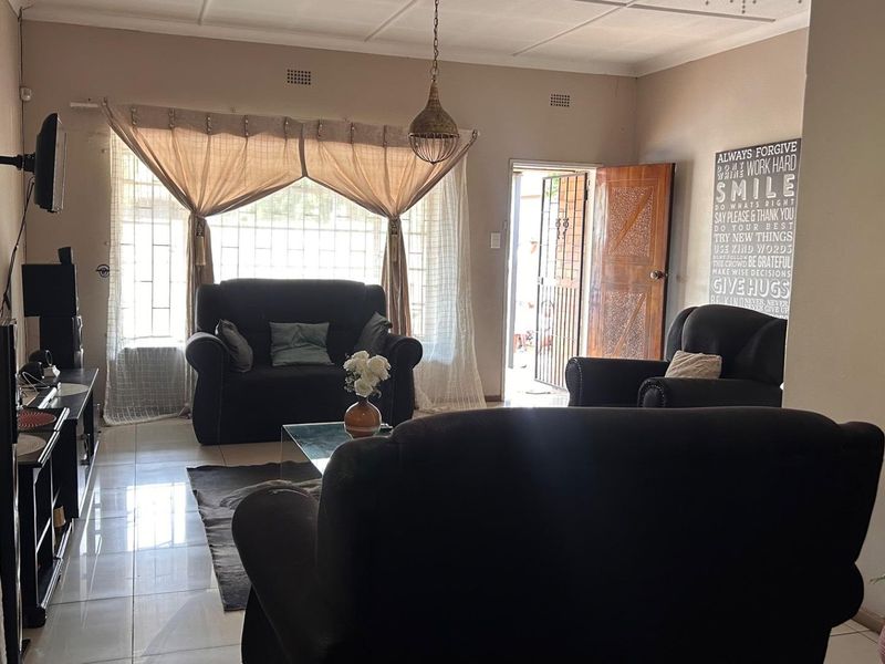 Big, Bold & Beautiful — Symhurst Living at Its Finest! - Photo 6