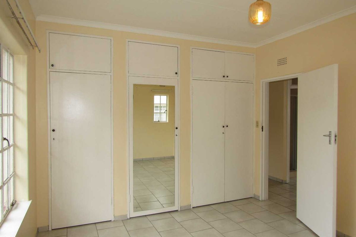 Charming two bedroom life rights home for the elderly. - Photo 4