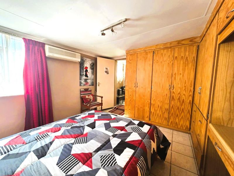 Family Home with Boreholes and Granny Flat - Photo 10