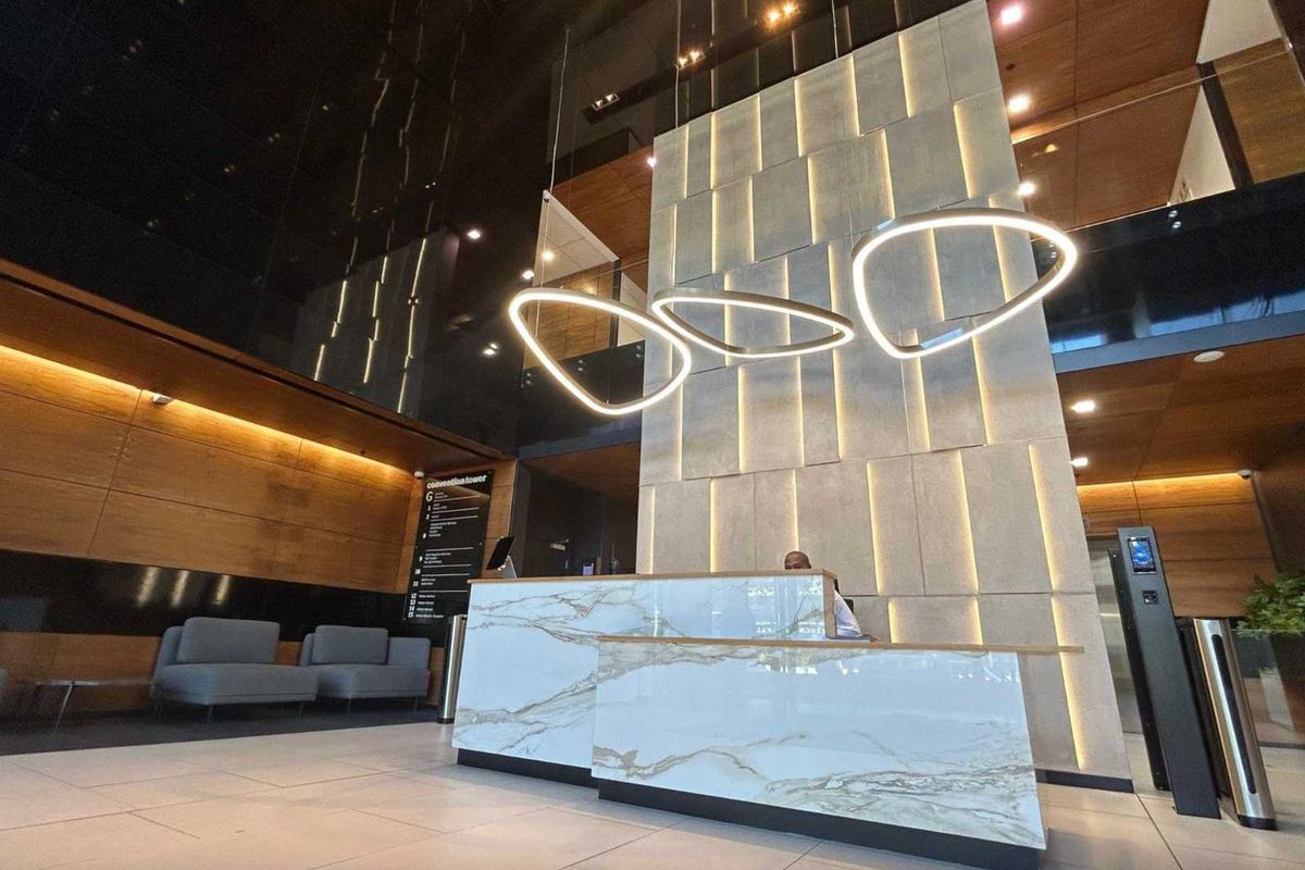 AAA-Grade 715m2 office to let on 10th floor of Convention Towers - Photo 4