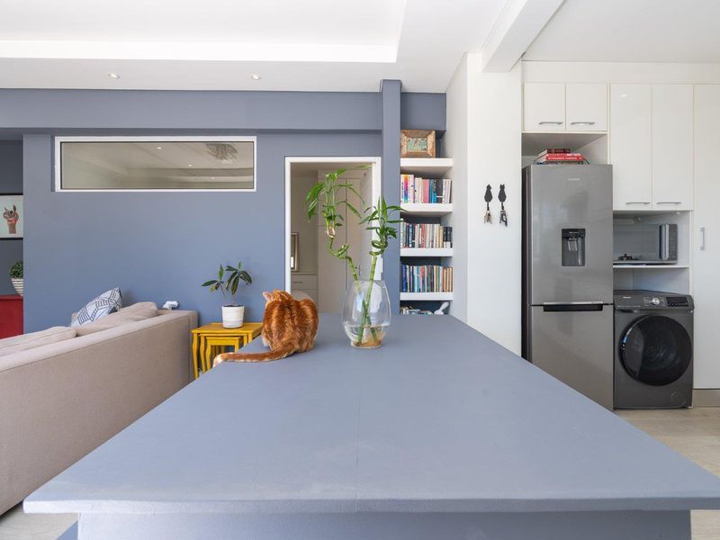 Beautifully Renovated 1-Bedroom with 45m2 Private Garden in Vredehoek - Photo 8