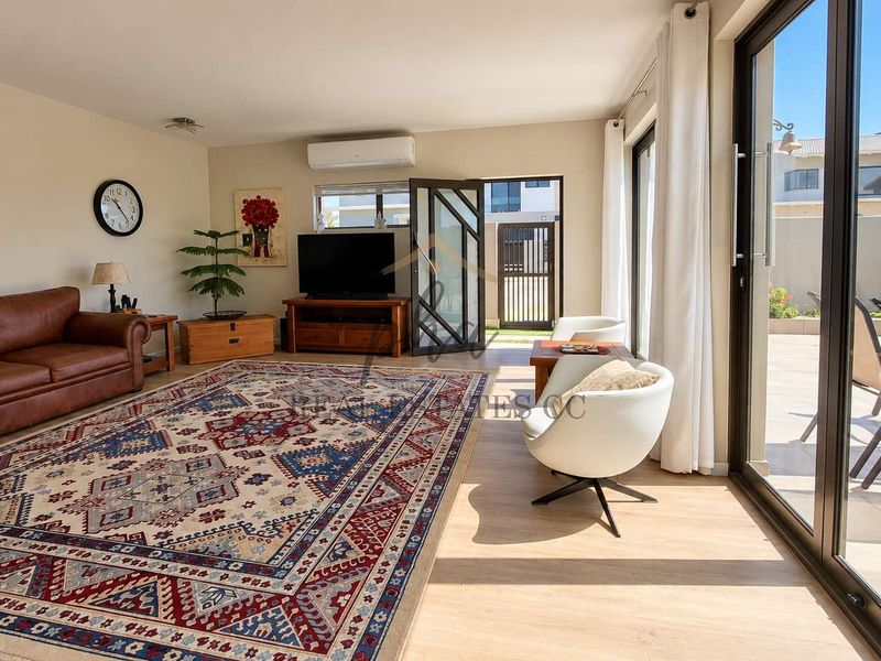 SPACIOUS FAMILY HOME WITH SEPARATE FLAT FOR SALE – KRAMERSDORF, SWAKOPMUND - Photo 7